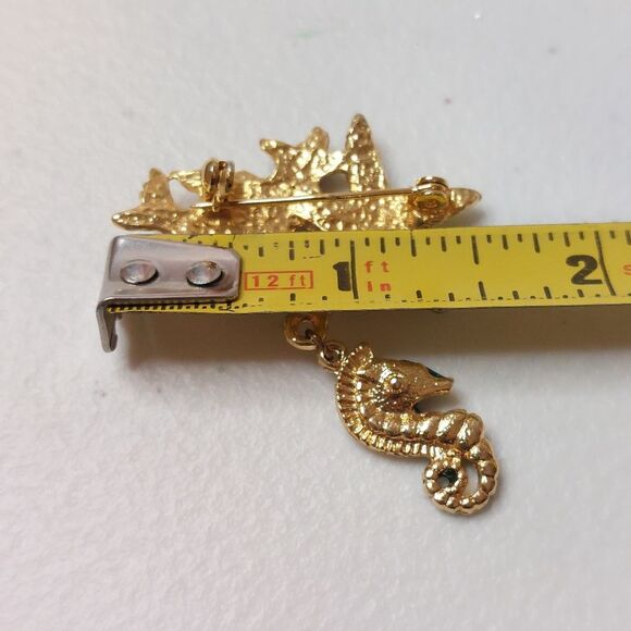 Vintage Gold Tone Enameled Sea Creatures Brooch Pin Fish Seahorse Starfish - Picture 6 of 6